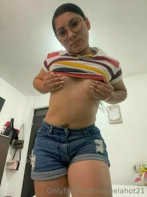 Angelahot21 OnlyFans Leaked Free Thumbnail Picture - #JgypyRF5wa