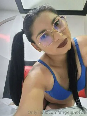 Angelahot21 OnlyFans Leaked Free Thumbnail Picture - #QCGHva1muc