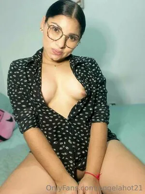 Angelahot21 OnlyFans Leaked Free Thumbnail Picture - #SWszogdTwP