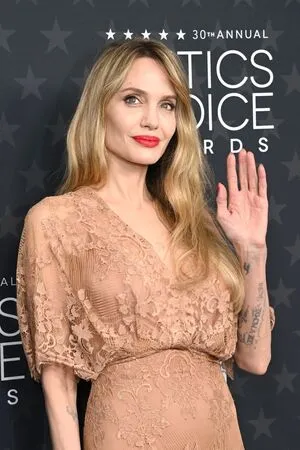 Angelina Jolie OnlyFans Leaked Free Thumbnail Picture - #SOPBmzfzU5