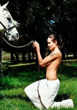 Angelina Jolie OnlyFans Leaked Free Thumbnail Picture - #TileWkf5ld