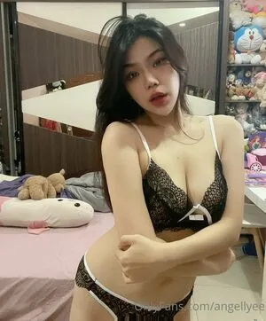 Angellyee OnlyFans Leaked Free Thumbnail Picture - #afthA4zeHy