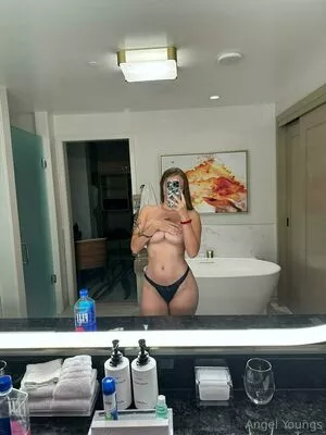 Angelyoungsxxx OnlyFans Leaked Free Thumbnail Picture - #LyefladTIG