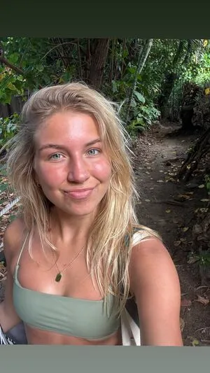 Aniela Leon OnlyFans Leaked Free Thumbnail Picture - #5FKS4BGOix