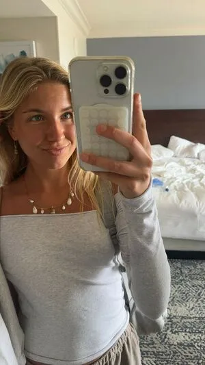 Aniela Leon OnlyFans Leaked Free Thumbnail Picture - #9OjTcKKuQB