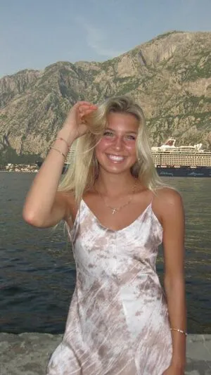 Aniela Leon OnlyFans Leaked Free Thumbnail Picture - #BUElopha55