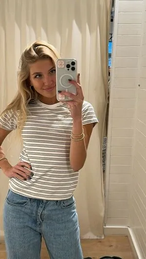 Aniela Leon OnlyFans Leaked Free Thumbnail Picture - #RyP9xr1hg4