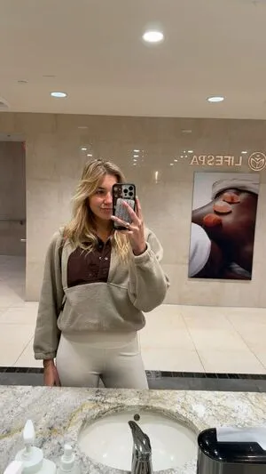 Aniela Leon OnlyFans Leaked Free Thumbnail Picture - #mcIjmemido