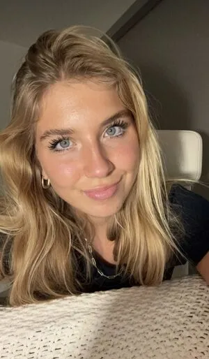 Aniela Leon OnlyFans Leaked Free Thumbnail Picture - #osOSN4qs3e