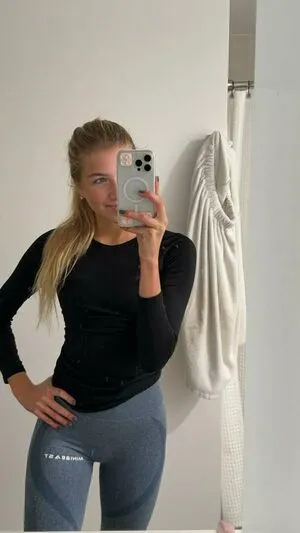 Aniela Leon OnlyFans Leaked Free Thumbnail Picture - #sSfxxx2Njk