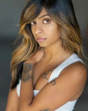 Anjini Taneja Azhar OnlyFans Leaked Free Thumbnail Picture - #FufGbC4wCE