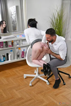 Anna De Ville OnlyFans Leaked Free Thumbnail Picture - #Veempsusfj