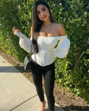 Anna Gabriela Munoz OnlyFans Leaked Free Thumbnail Picture - #TFHOES570B