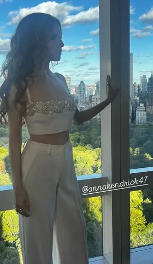 Anna Kendrick OnlyFans Leaked Free Thumbnail Picture - #aIsJREmxYe