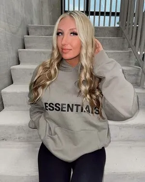 Anna Schmid OnlyFans Leaked Free Thumbnail Picture - #kahyUsWhH3