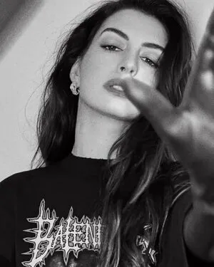 Anne Hathaway OnlyFans Leaked Free Thumbnail Picture - #3XUT4Bngm3