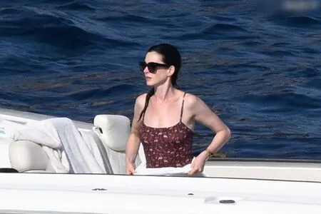 Anne Hathaway OnlyFans Leaked Free Thumbnail Picture - #EfrGLVXiLQ