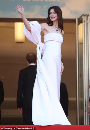 Anne Hathaway OnlyFans Leaked Free Thumbnail Picture - #F82oTO6sJ0