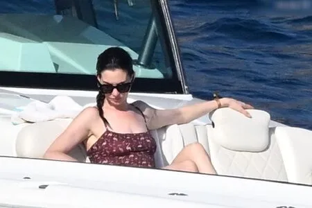 Anne Hathaway OnlyFans Leaked Free Thumbnail Picture - #GuluF6mgya