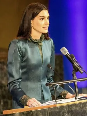 Anne Hathaway OnlyFans Leaked Free Thumbnail Picture - #HthDL50YDc