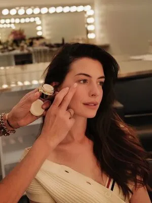 Anne Hathaway OnlyFans Leaked Free Thumbnail Picture - #NKbkRFAaxa