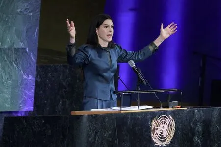 Anne Hathaway OnlyFans Leaked Free Thumbnail Picture - #NPb44eNJQn