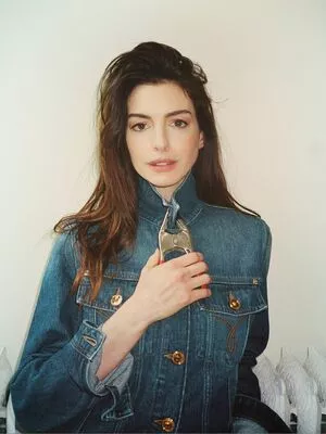 Anne Hathaway OnlyFans Leaked Free Thumbnail Picture - #NYMRylBYu1