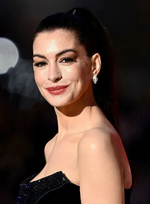 Anne Hathaway OnlyFans Leaked Free Thumbnail Picture - #VijcOFnSlm