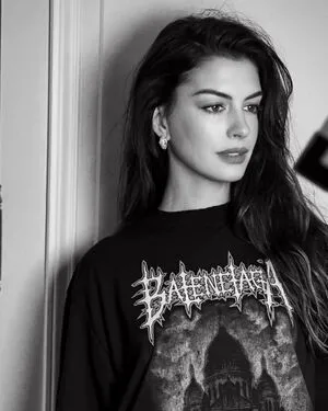 Anne Hathaway OnlyFans Leaked Free Thumbnail Picture - #Y4uWme22pu