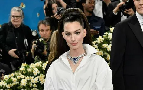 Anne Hathaway OnlyFans Leaked Free Thumbnail Picture - #cZUiFeANO7