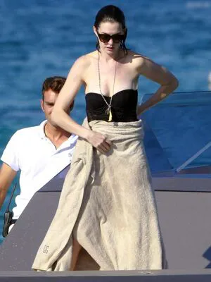 Anne Hathaway OnlyFans Leaked Free Thumbnail Picture - #w62x38pNy0