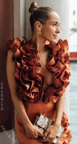 Annemarie Carpendale OnlyFans Leaked Free Thumbnail Picture - #aiPgA4P8pe