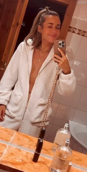 Annemarie Carpendale OnlyFans Leaked Free Thumbnail Picture - #mnDDdlX7W6