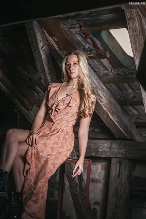 Annesophie Linn OnlyFans Leaked Free Thumbnail Picture - #OEpImpFlth