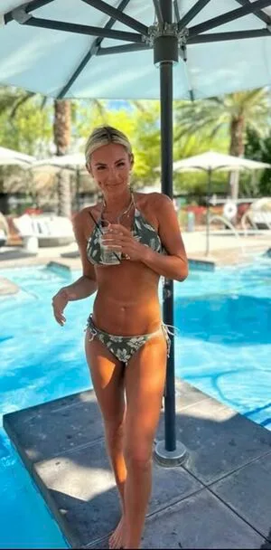 Annie Agar OnlyFans Leaked Free Thumbnail Picture - #L3elFAAyW6