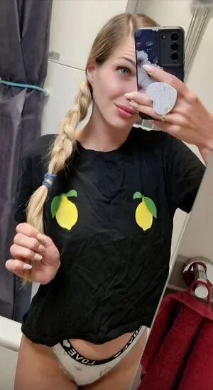 Annie Precourt OnlyFans Leaked Free Thumbnail Picture - #TL2S9Efrdo