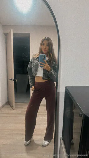 Anniequeeen OnlyFans Leaked Free Thumbnail Picture - #4OoYWO5kbi