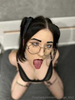 Anny Huge Tits1 OnlyFans Leaked Free Thumbnail Picture - #2UKNkA7iyw