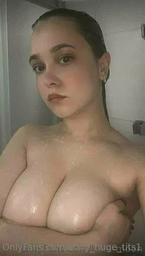 Anny Huge Tits1 OnlyFans Leaked Free Thumbnail Picture - #7F7nPyBEG2