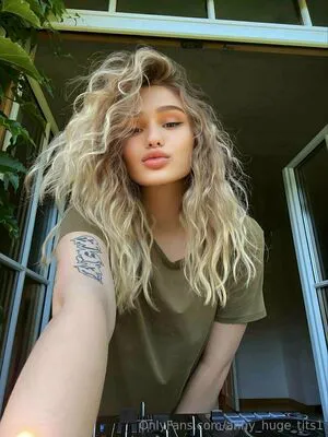 Anny Huge Tits1 OnlyFans Leaked Free Thumbnail Picture - #UByGiuKDC3
