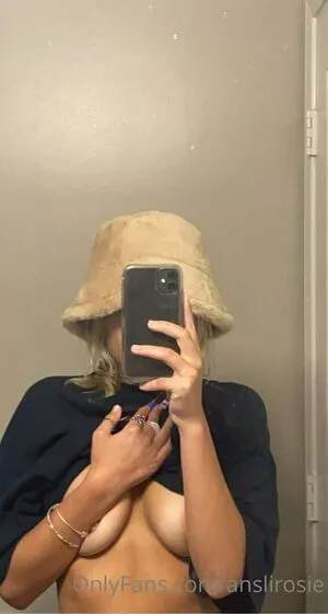 Anslirosie OnlyFans Leaked Free Thumbnail Picture - #pXGHF9NTX0