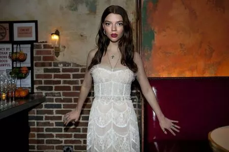 Anya Taylor-Joy OnlyFans Leaked Free Thumbnail Picture - #RWiieTCSBN