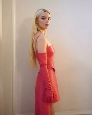 Anya Taylor-Joy OnlyFans Leaked Free Thumbnail Picture - #UV1opodoVv