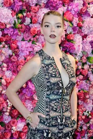 Anya Taylor-Joy OnlyFans Leaked Free Thumbnail Picture - #VELLFyYNDe