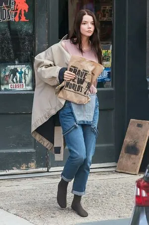 Anya Taylor-Joy OnlyFans Leaked Free Thumbnail Picture - #WMFBFVedLP