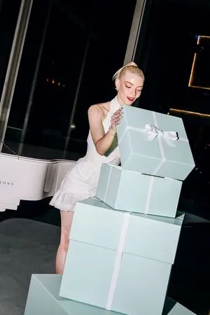 Anya Taylor-Joy OnlyFans Leaked Free Thumbnail Picture - #r1iji6l6qV