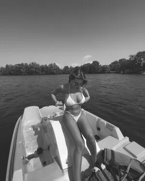 Apoline Perret OnlyFans Leaked Free Thumbnail Picture - #UABpP2rnlN