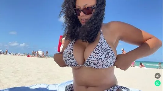 Ari V OnlyFans Leaked Free Thumbnail Picture - #ojnzAVrw8s