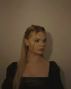 Ashby Florence OnlyFans Leaked Free Thumbnail Picture - #4UMRRdPVAK