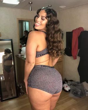 Ashley Graham OnlyFans Leaked Free Thumbnail Picture - #TOsYnLyDik